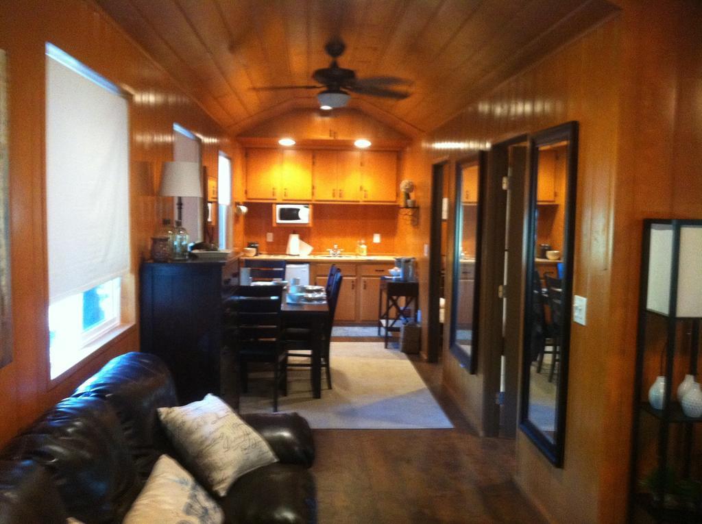 Bandy Canyon Ranch Hotel Escondido Bilik gambar